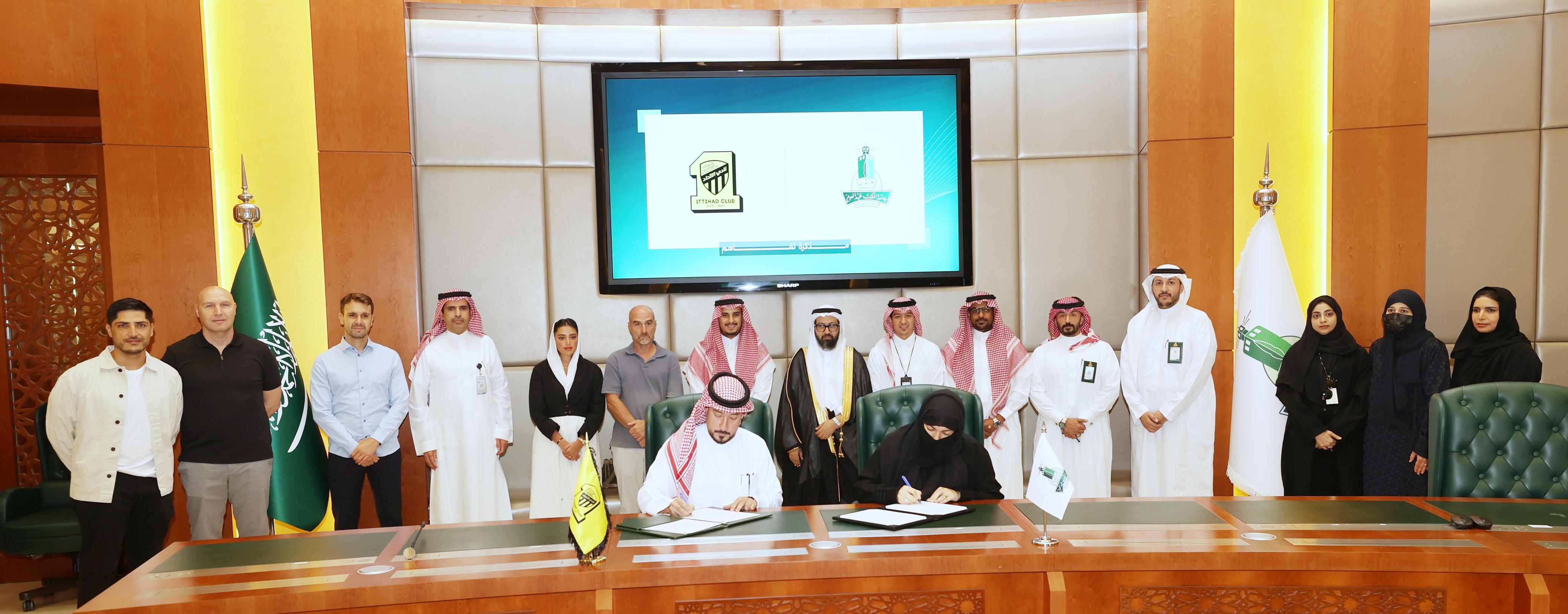 جامعة الملك عبدالعزيز ونادي الاتحاد يوقعان مذكرة تعاون لدعم الرياضة والصحة في المملكة